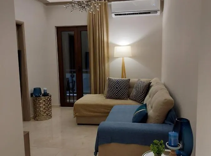 Rika's Seaside アパート